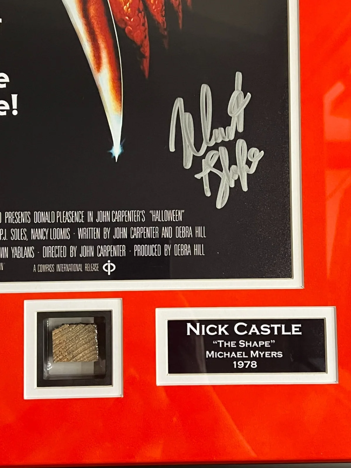 Nick Castle — Nick Castle autographed suede framed 11x14 photo & relic Halloween Myers JSA COA, изображение 2
