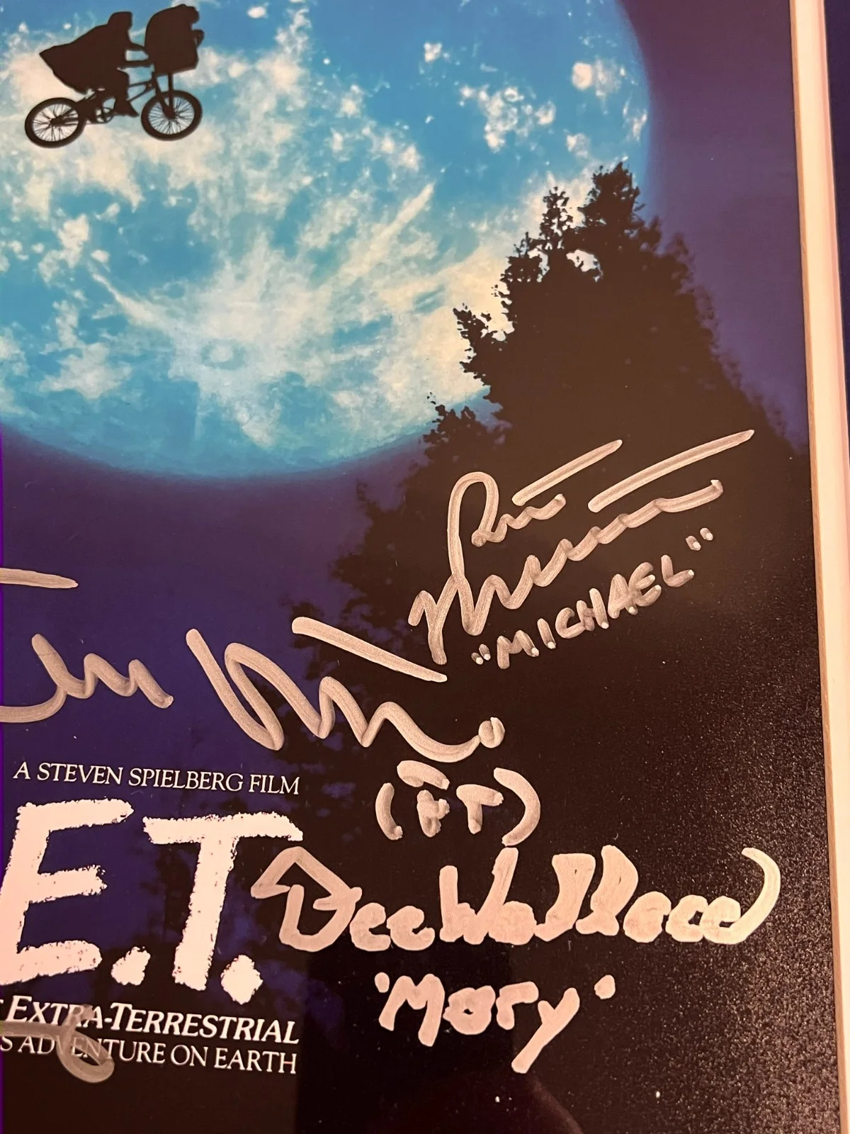 Matthew DeMeritt, Henry Thomas, Dee Walace, Robert MacNaughton — Cast autographed signed suede framed 11x14 photo & set piece relic E.T JSA COA, image 3