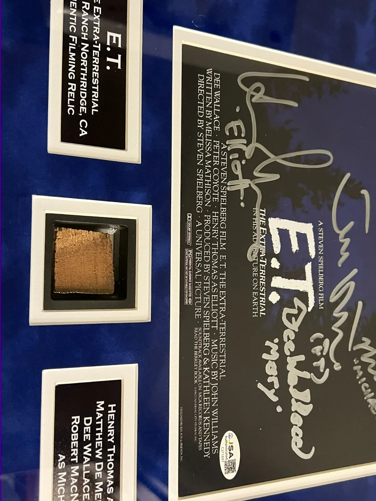Matthew DeMeritt, Henry Thomas, Dee Walace, Robert MacNaughton — Cast autographed signed suede framed 11x14 photo & set piece relic E.T JSA COA, image 5