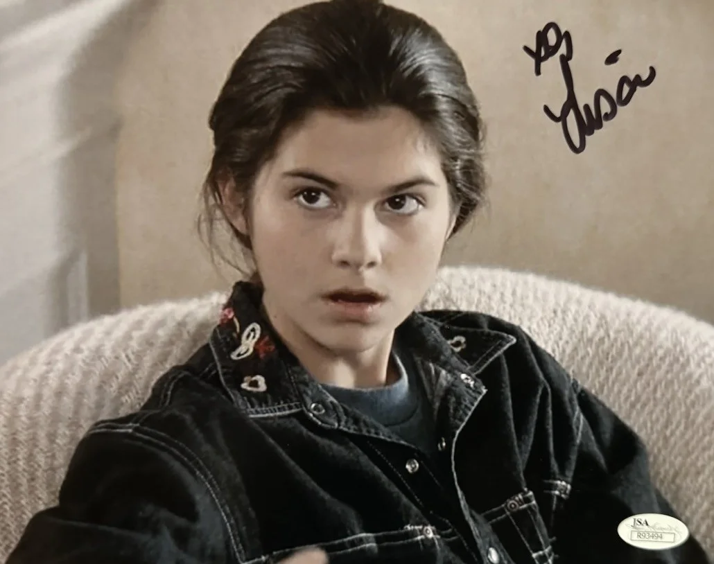 Lisa Jakub — Lisa Jakub Signed (Mrs. Doubtfire) Lydia Hillard 8x10 Photo JSA R93494
