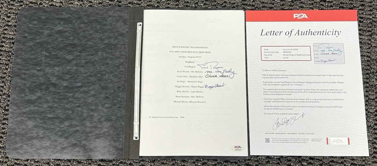 Fred Rogers Cast — Fred Rogers Mister Rogers’ Neighborhood Cast Signed Autograph Script PSA/DNA LOA, изображение 3