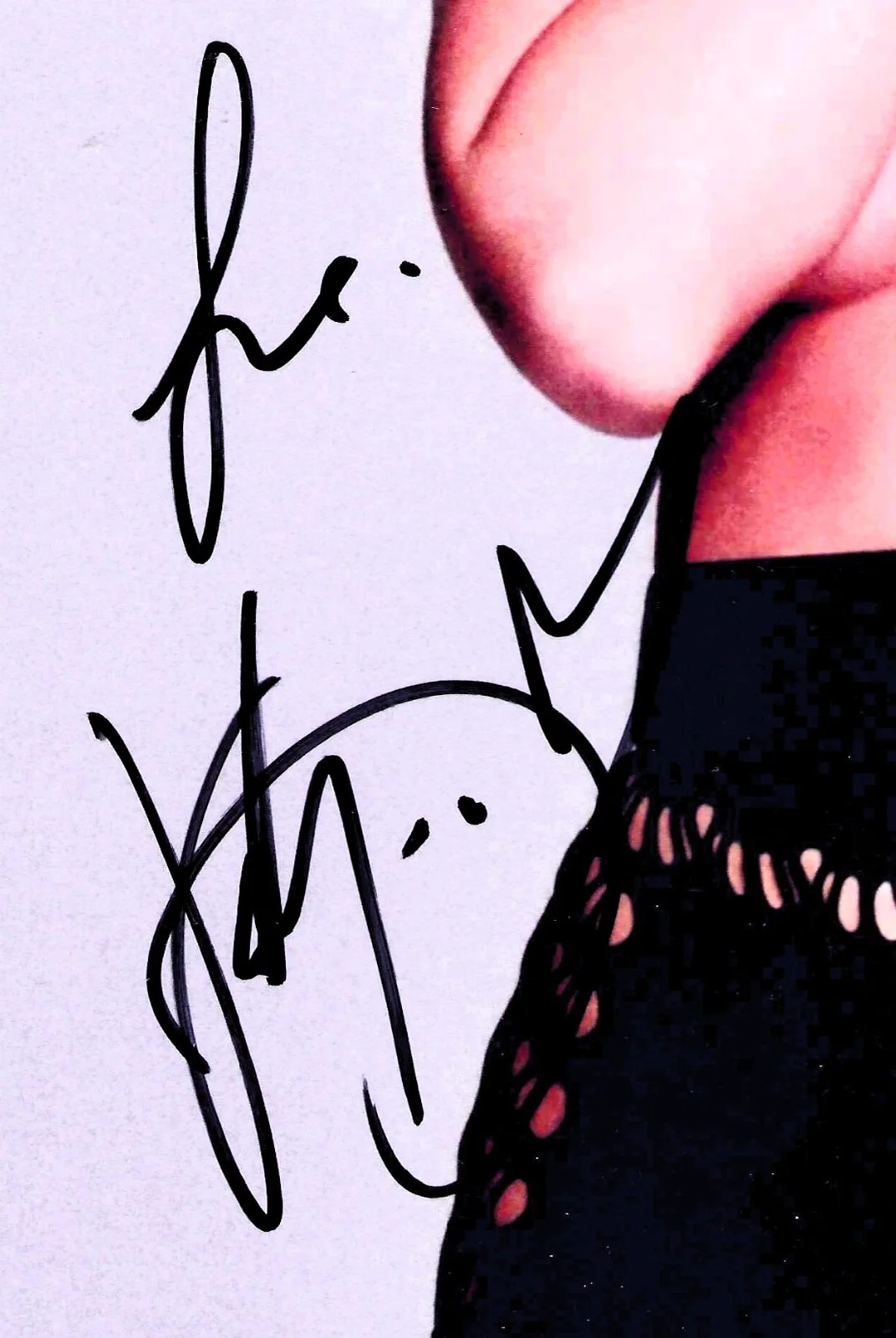 KATY PERRY Signed 11 ¾ x 8 ¼ with COA, image 2