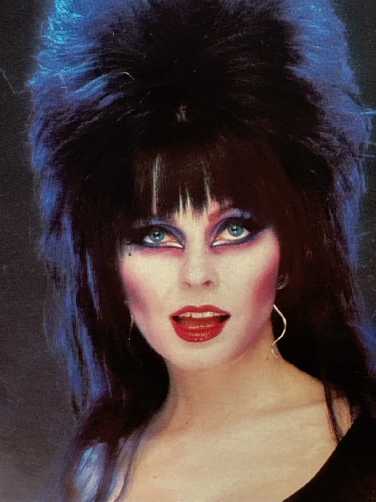 Elvira — 1988 ELVIRA US Signed "Yours Cruelly" "Nice Sculpting James" 13.75x9.75 (14x10), изображение 2
