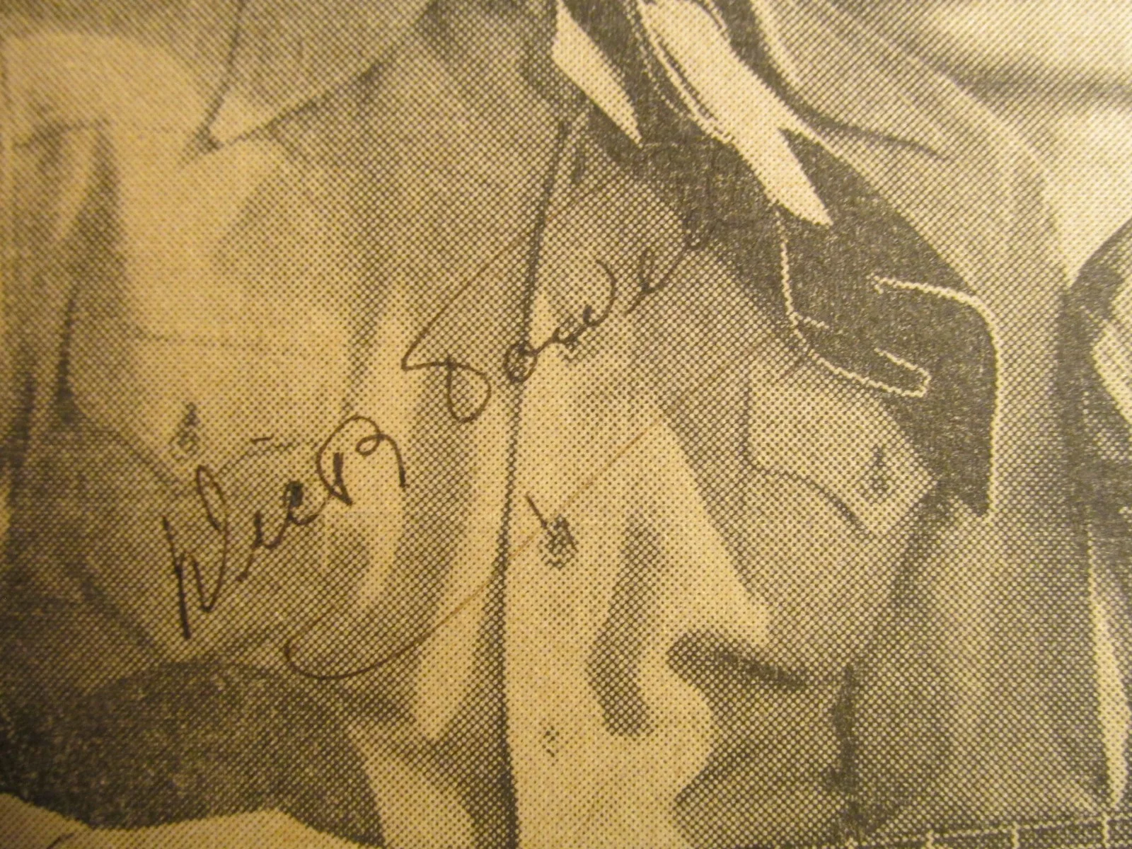 Antique Ephemera Signed Movie Actor Dick Powell Newspaper Ad Clipping Autograph, изображение 2