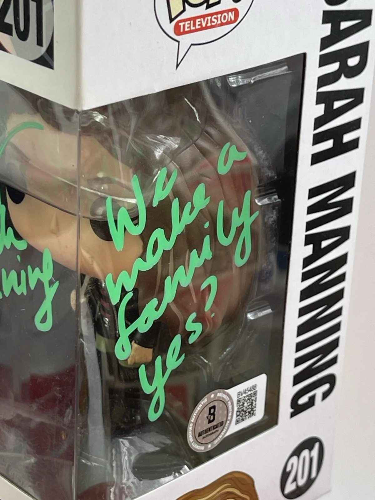 Tatiana Maslany — Orphan Black Sarah Manning Tatiana Maslany Hand Signed W/ Quote FUNKO Beckett, изображение 3
