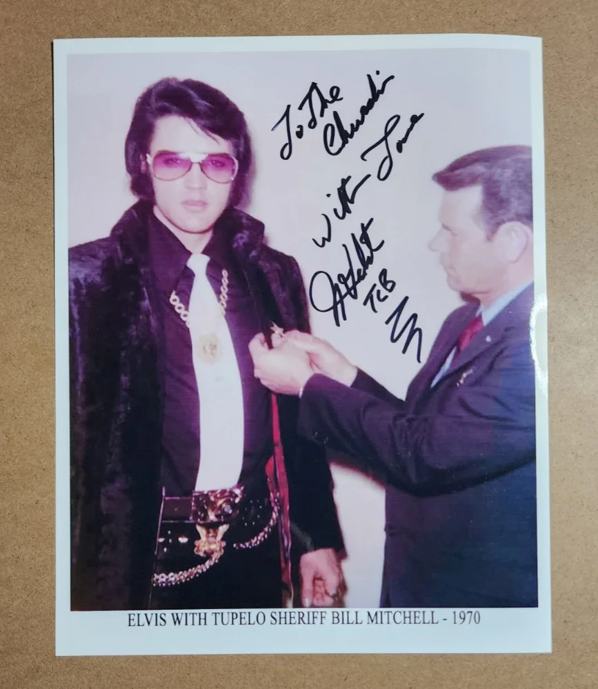 Vtg Photo of ELVIS PRESLEY w/Sheriff Bill Mitchell SIGNED by JIMMY VELVET - 1970, изображение 3