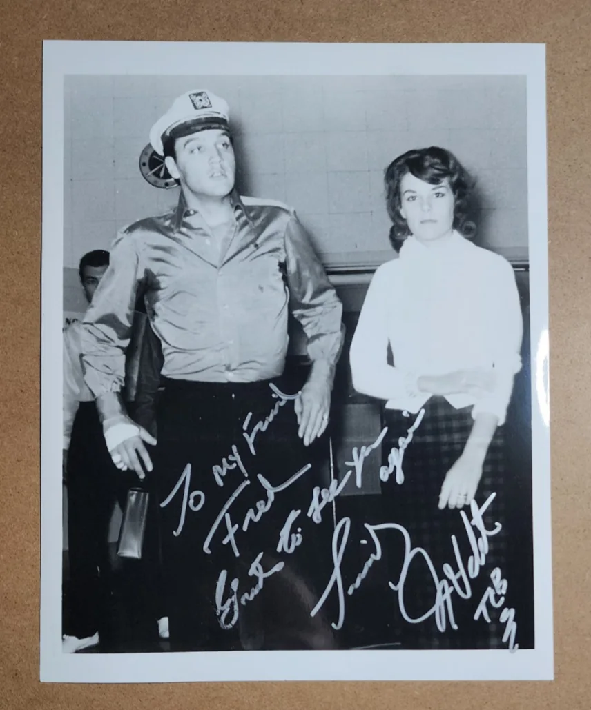 Vtg Photo of ELVIS PRESLEY w/a Fan SIGNED / Autographed by JIMMY VELVET, изображение 2