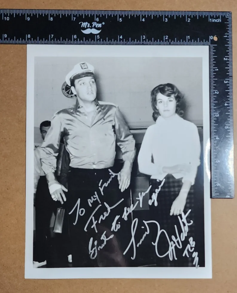 Vtg Photo of ELVIS PRESLEY w/a Fan SIGNED / Autographed by JIMMY VELVET, изображение 3