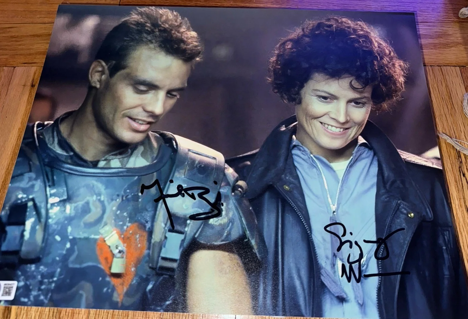 Sigourney Weaver — ALIENS SIGOURNEY WEAVER & MICHAEL BIEHN SIGNED 11x14 PHOTO BECKETT BAS WITNESSED, изображение 3