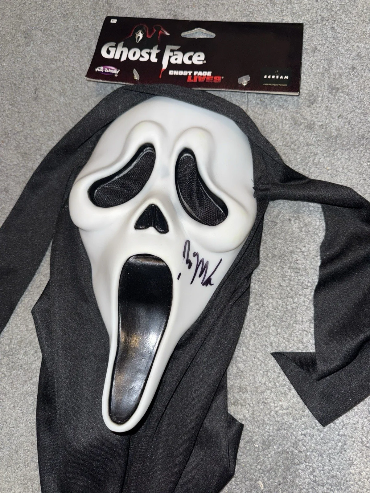 Joel McHale AUTOGRAPH SIGNED Scream Mask PROOF Community The Soup Neve Campbell, изображение 2
