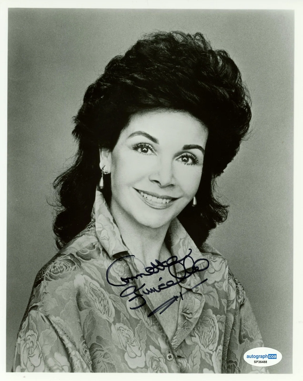 Annette Funicello — Annette Funicello "Back to the Beach" AUTOGRAPH Signed 8x10 Photo ACOA, изображение 2