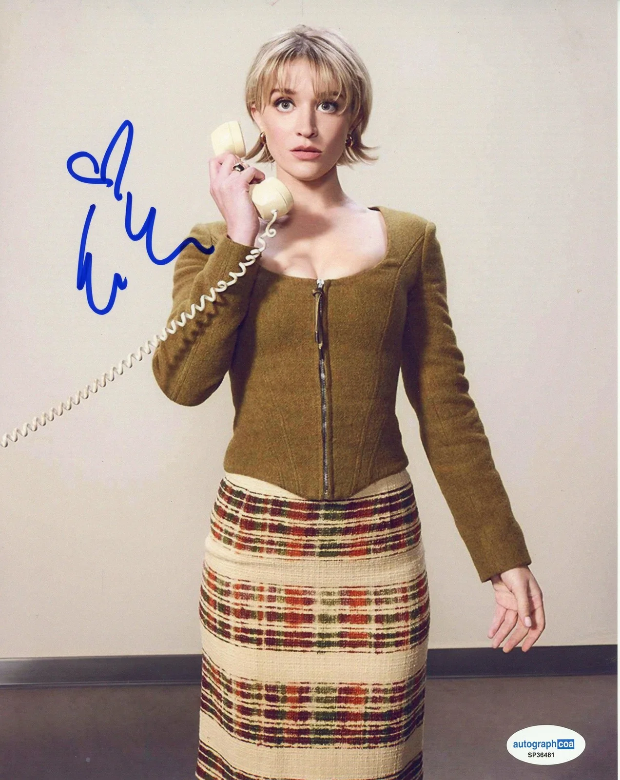 Chelsea Frei — Chelsea Frei "The Paper" AUTOGRAPH Signed 'Mare Pritti' 8x10 Photo ACOA, изображение 2