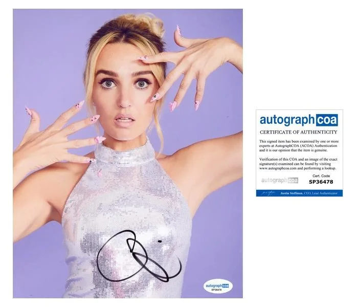 Chloe Fineman — Chloe Fineman "Saturday Night Live" AUTOGRAPH Signed 'SNL' 8x10 Photo E ACOA