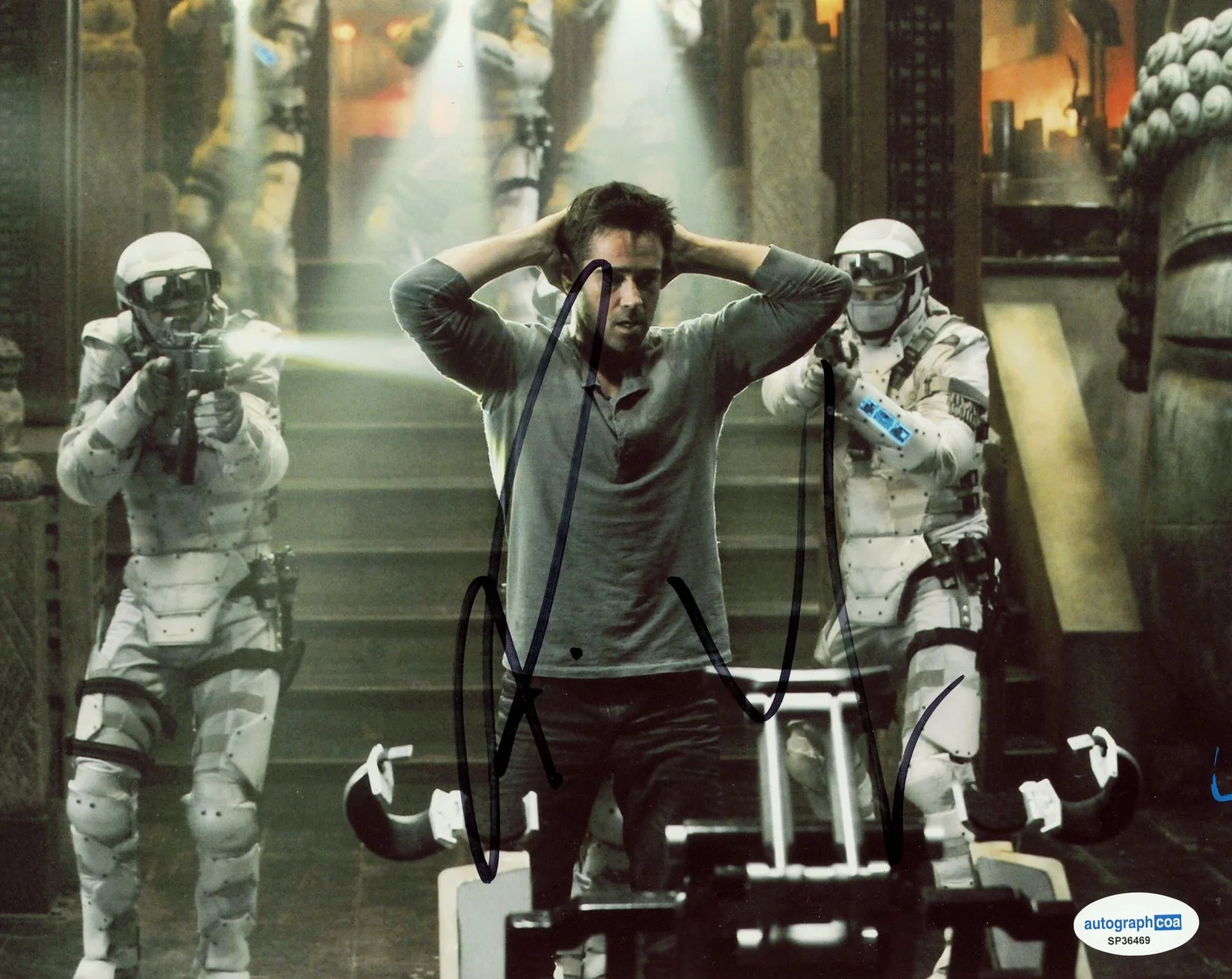 Colin Farrell — Colin Farrell "Total Recall" AUTOGRAPH Signed 'Douglas Quaid' 8x10 Photo ACOA, image 2