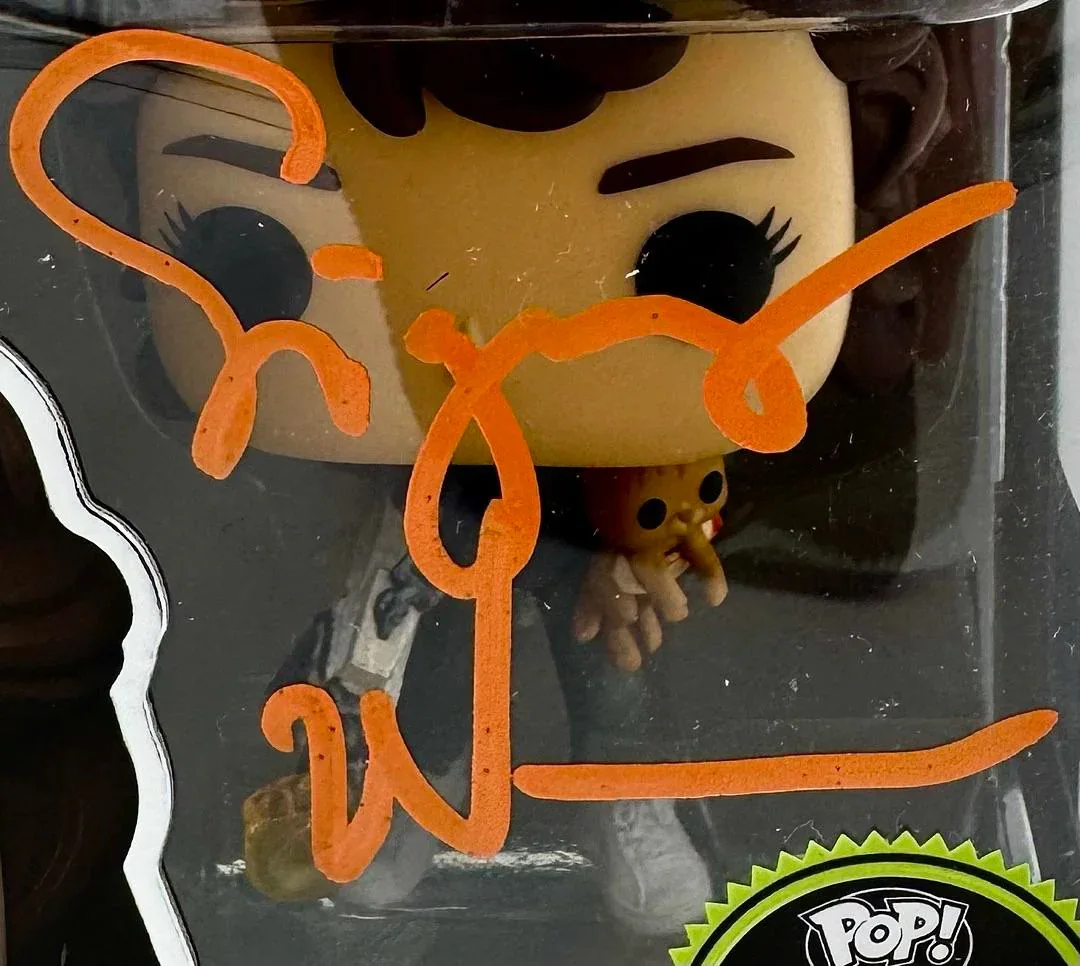 Sigourney Weaver Signed Funko Pop #347 Ripley w/Flamethrower #1, изображение 2