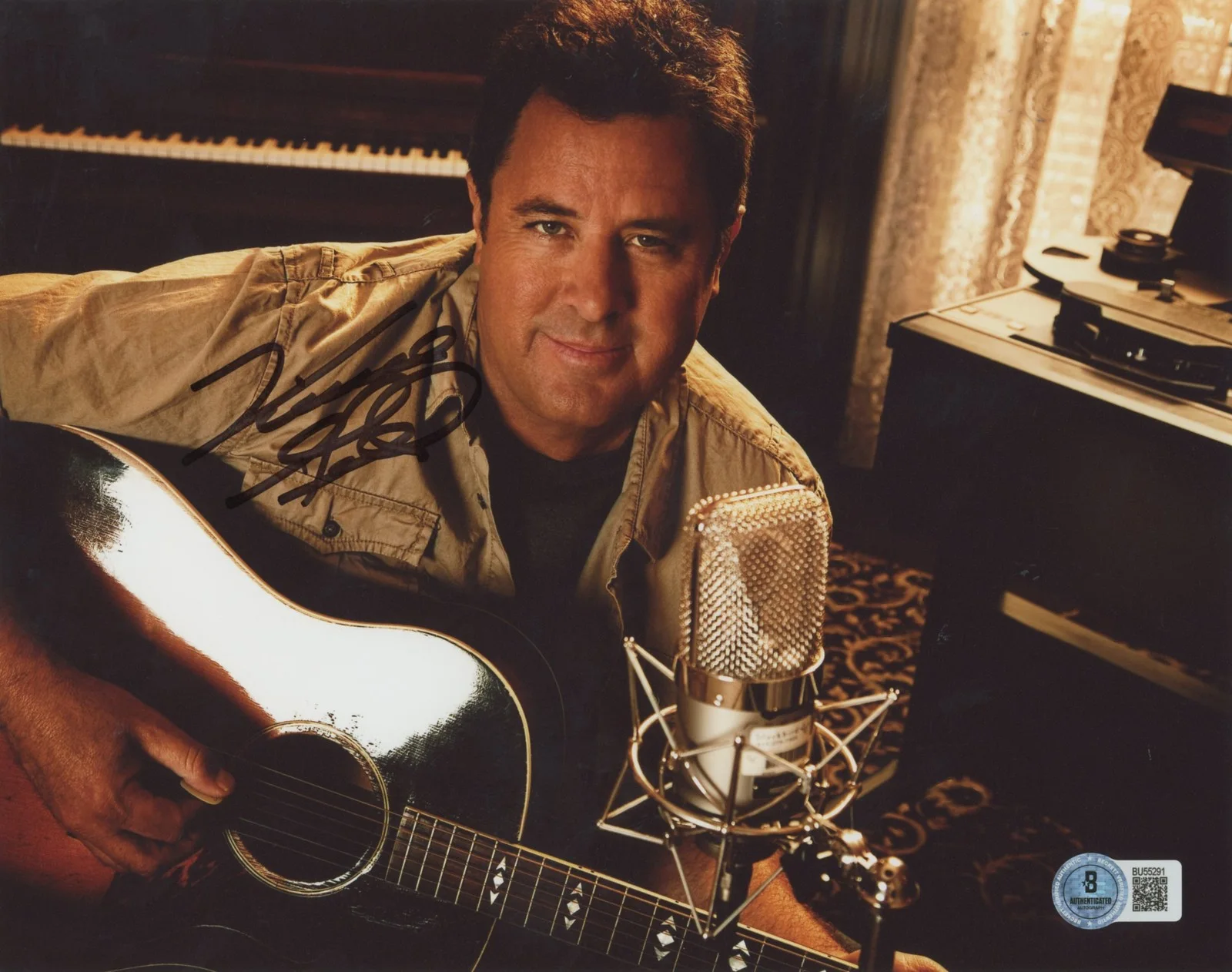 Vince Gill — Vince Gill Country Musician Authentic Signed 8x10 Horizontal Photo BAS 9
