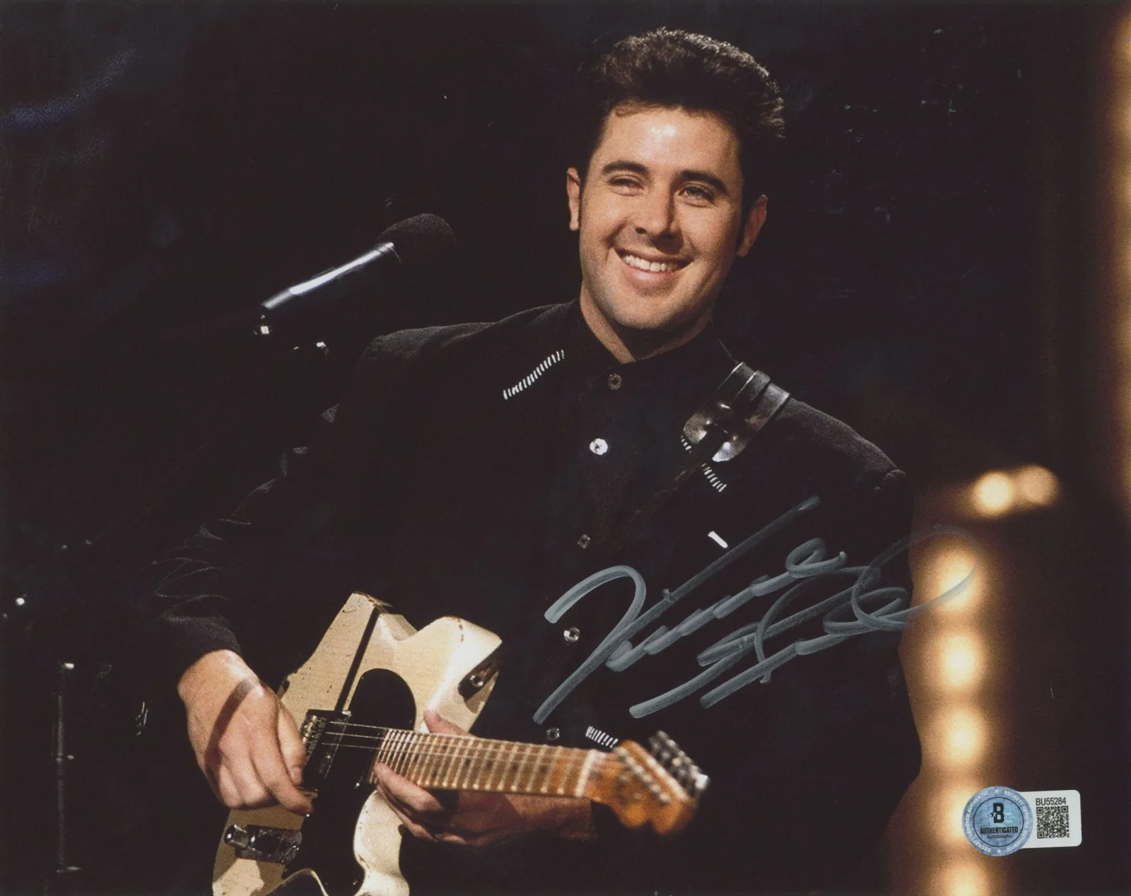 Vince Gill — Vince Gill Country Musician Authentic Signed 8x10 Horizontal Photo BAS 4