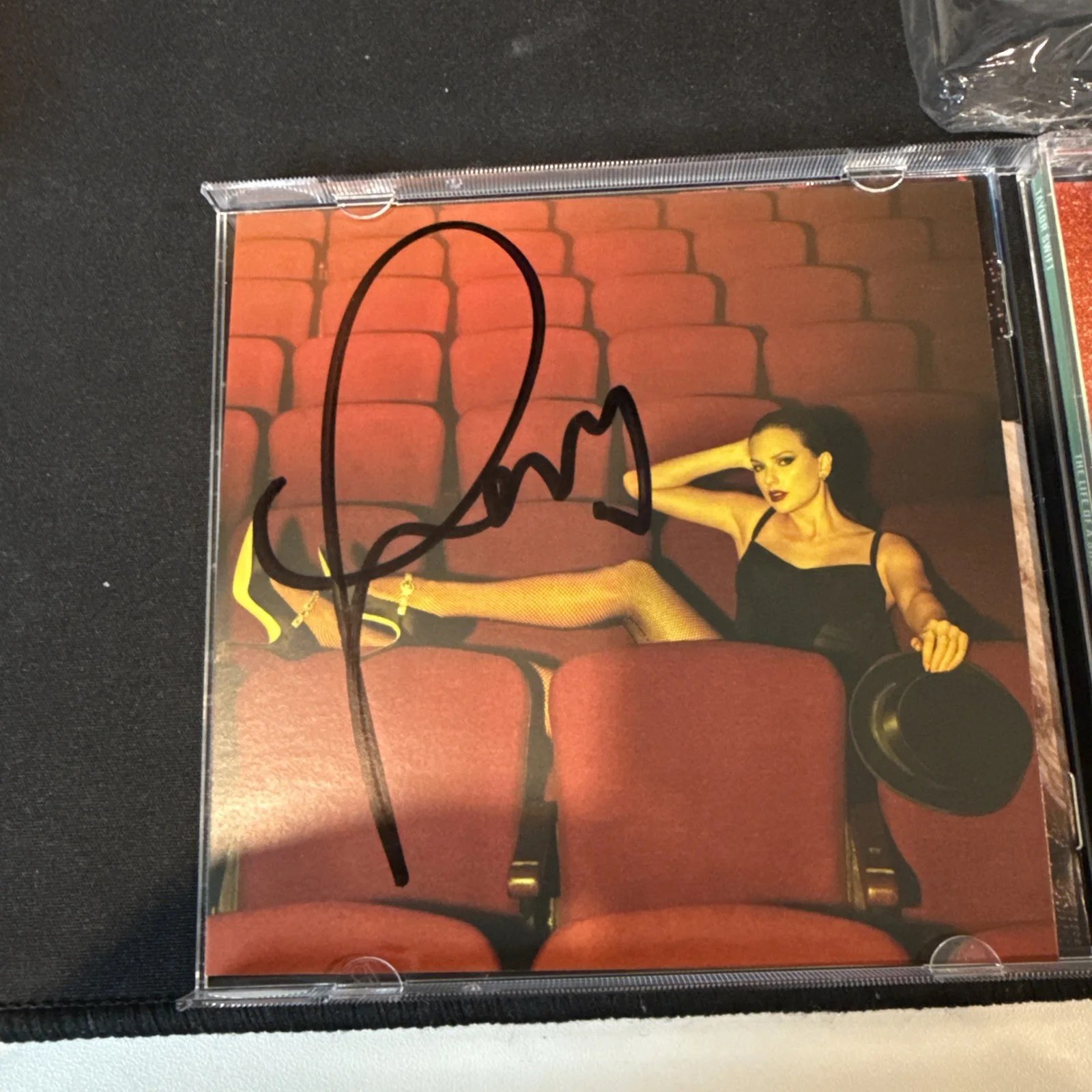 Taylor Swift The Life Of A Showgirl CD with Hand Signed Photo 4 #4 NO DAMAGE, изображение 2