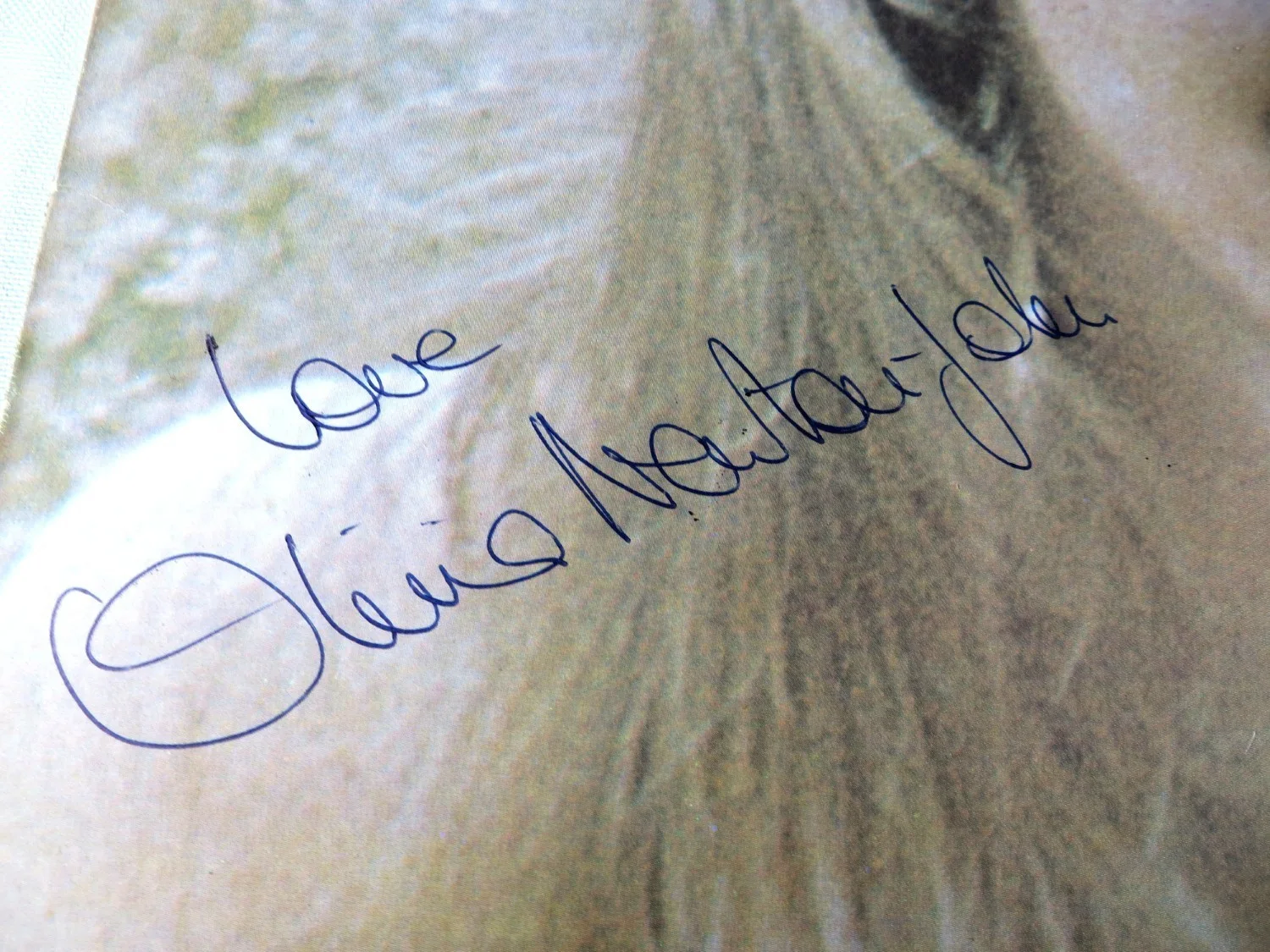 Olivia Newton-John Signed Autographed Record Album Cover Debut Album BAS BU81810, изображение 2