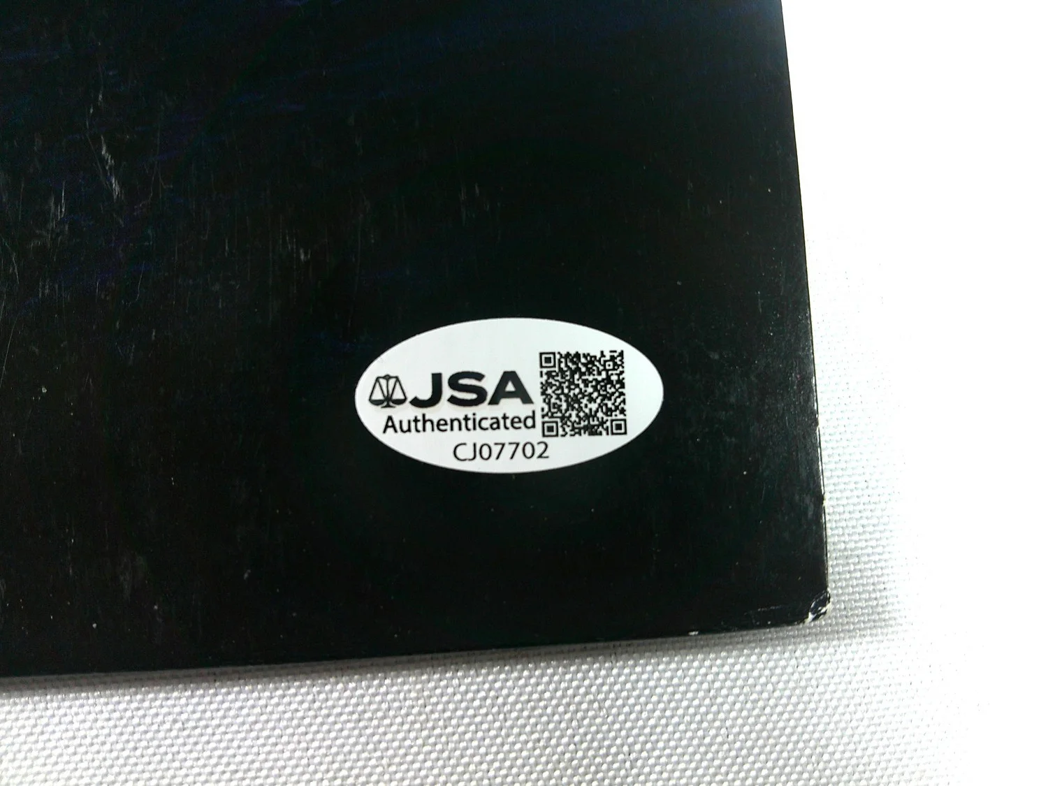 Jon Favreau, Kathleen Kennedy — Jon Favreau Kathleen Kennedy Signed Autographed Album Cover The Mandalorian JSA, изображение 3