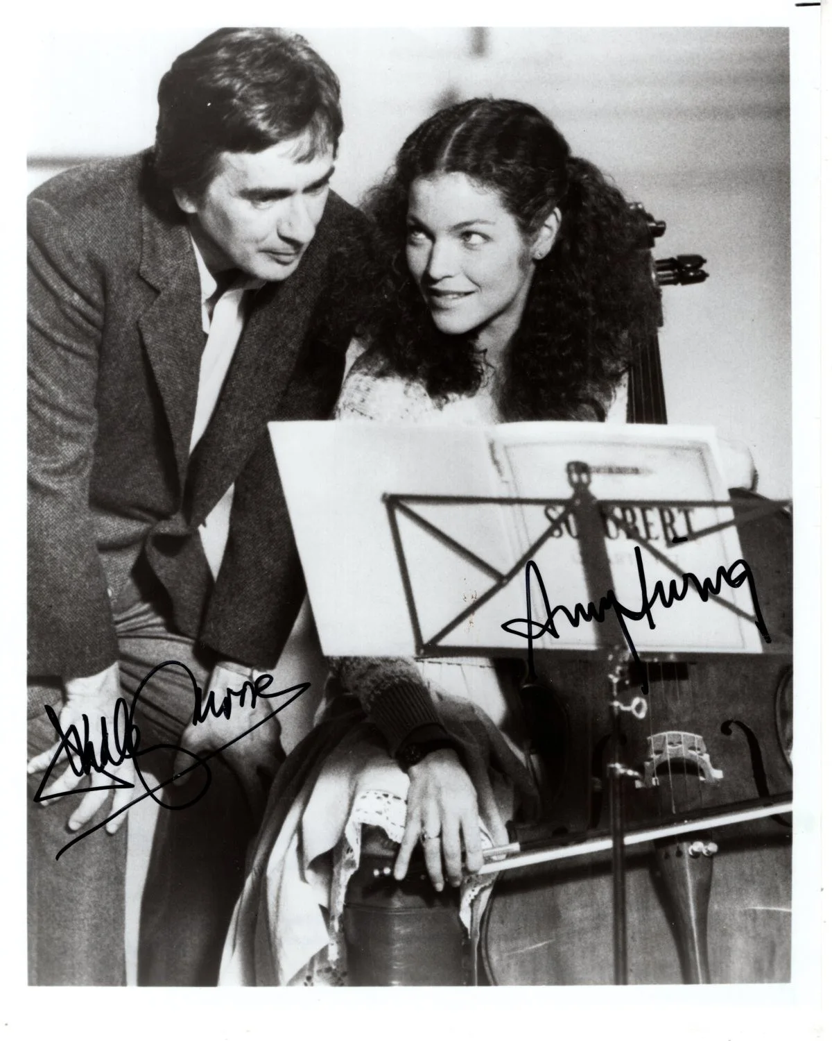 Dudley Moore and Amy Irving — DUDLEY MOORE and AMY IRVING signed autographed 8x10 MICKI & MAUDE photo