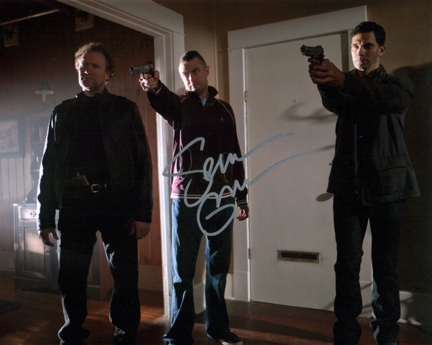 Sean Gunn — Sean Gunn Super 8x10 Signed Photo JSA Certified Autograph