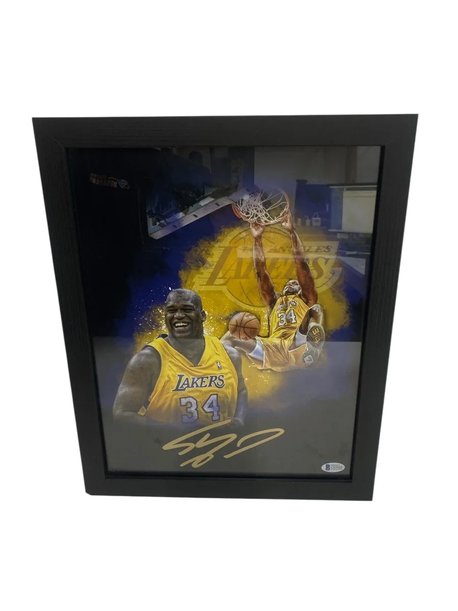 SHAQUILLE O'NEAL — SHAQUILLE O'NEAL LOS ANGELES LAKERS SIGNED PHOTO (CMP121148)