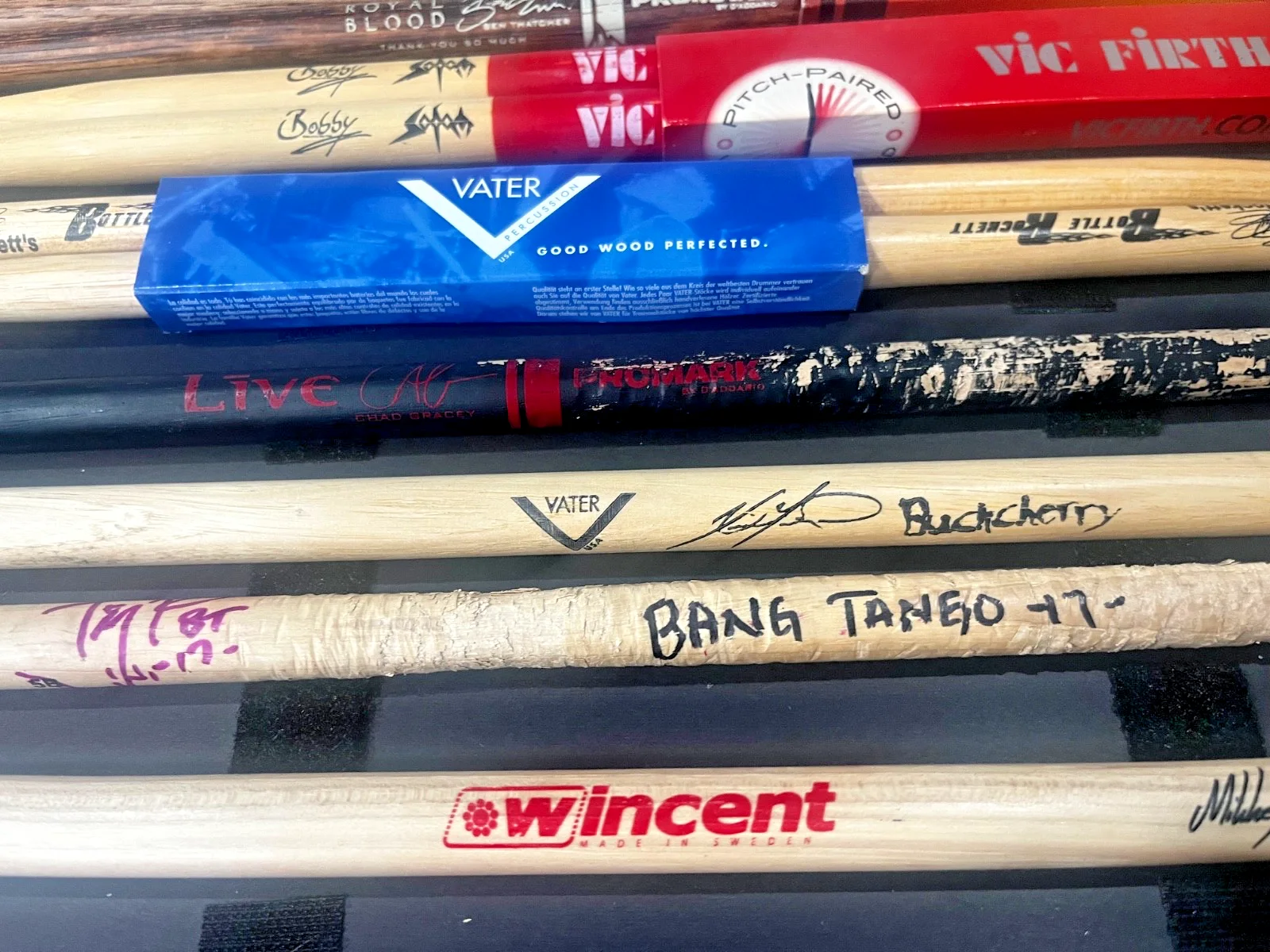 Bang Tango 2017 Hand Signed-All Members-Stage Used Drumstick #6 in photo Grp 11, изображение 3