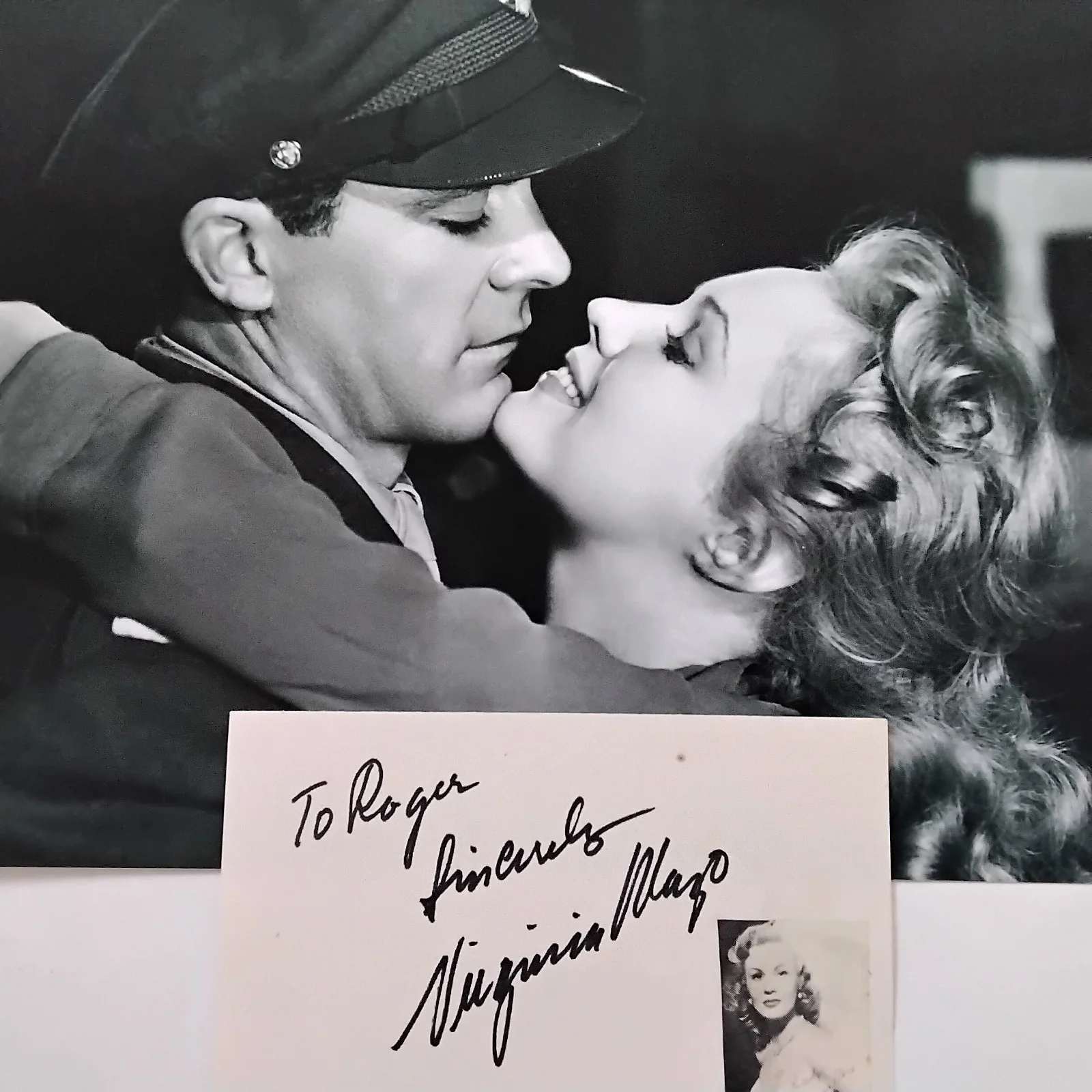 Virginia Mayo SIGNED Card Photo 40s Film Actress White Heat Best Years Our Lives, изображение 2