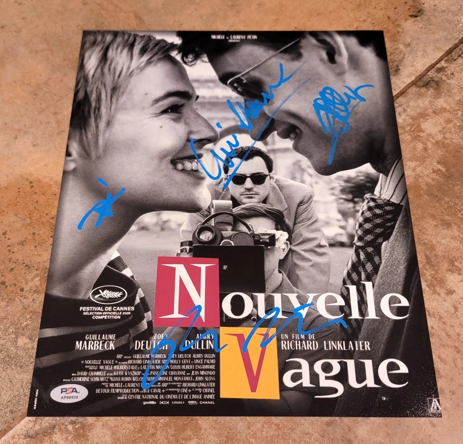 Zoey Deutch, Aubry Dullin, Richard Linklater, Guillaume Marbeck — Nouvelle Vague cast 4 signed 11x14 Photo PSA DNA Guillaume Marbeck Zoey Deutch
