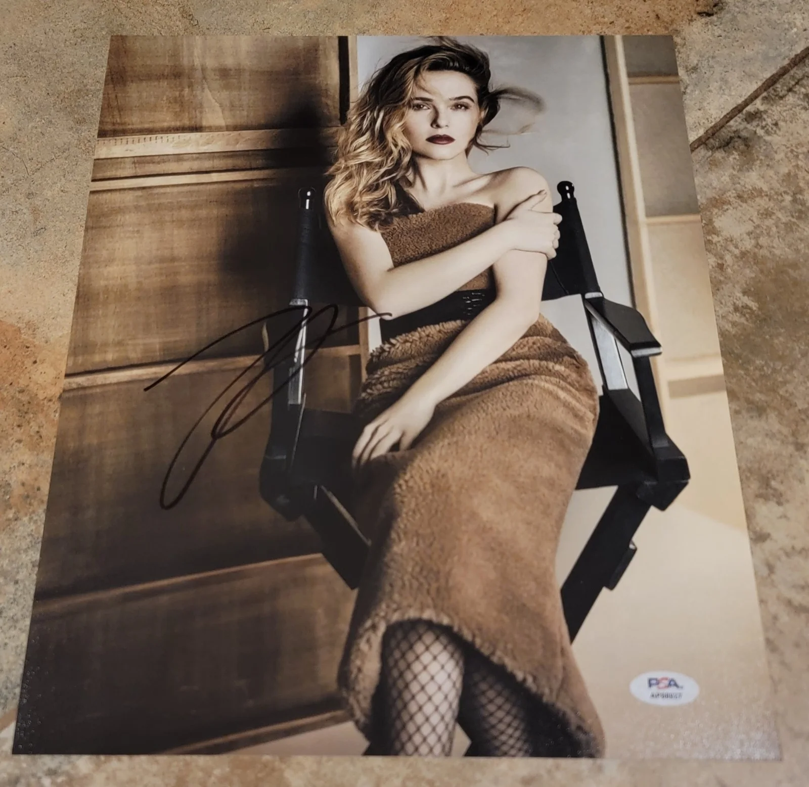 Zoey Deutch — Zoey Deutch signed 11x14 Photo PSA DNA Autograph photoshoot brown fuzzy dress