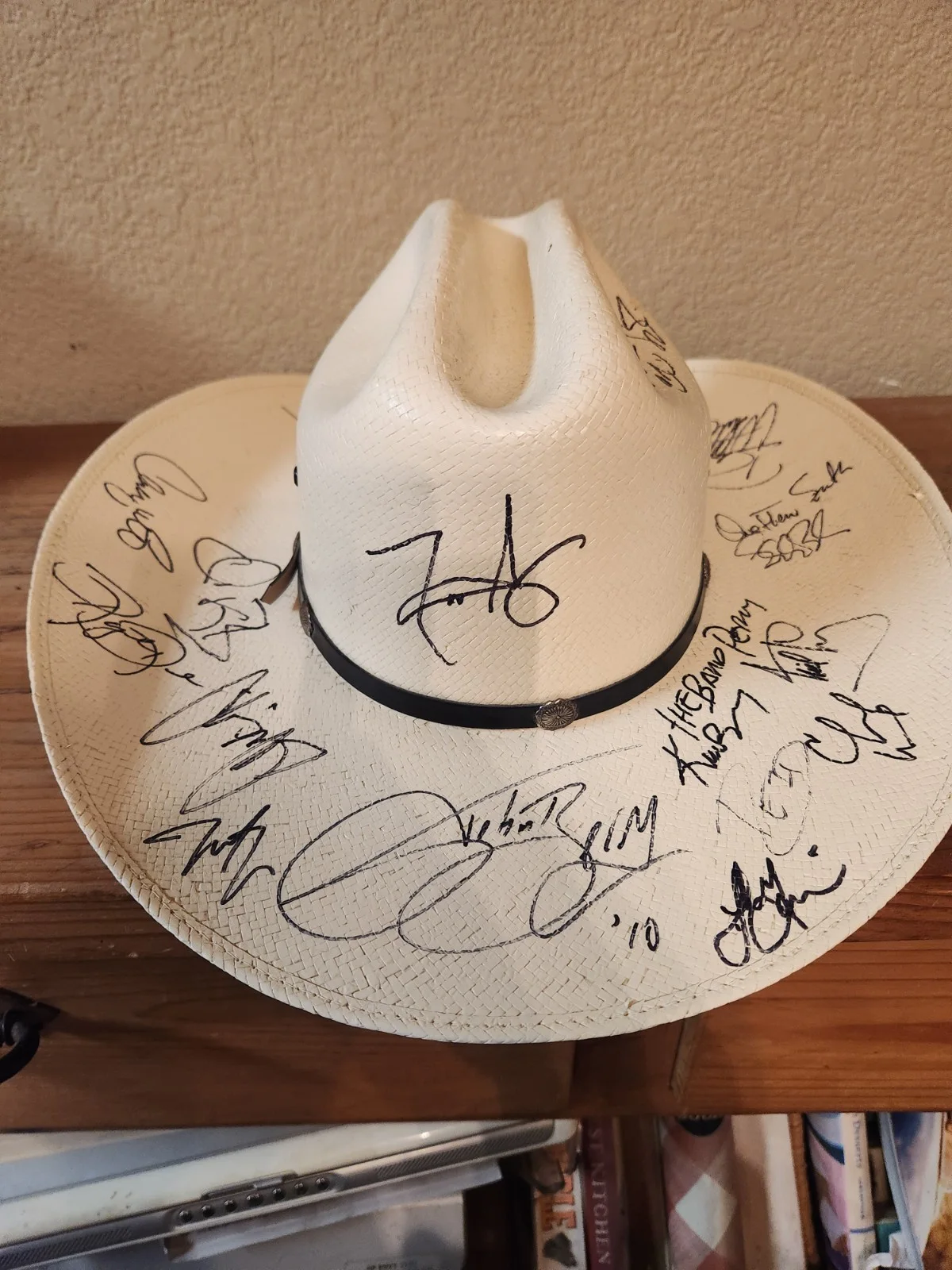 Autographed cowboy 2010s greatest stars Justin moore,chris young and 11 others!, image 4