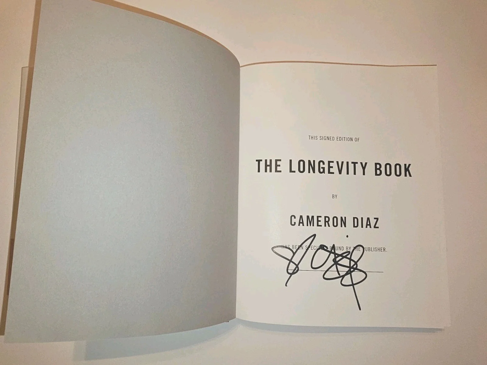 Cameron Diaz Autographed Book, изображение 2