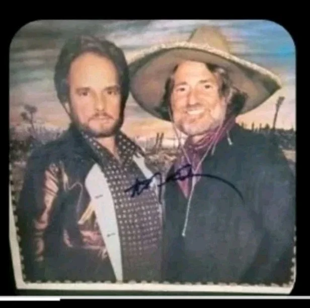 WILLIE NELSON SIGNED PONCHO & LEFTY VINYL ALBUM COVER JSA COA, image 2