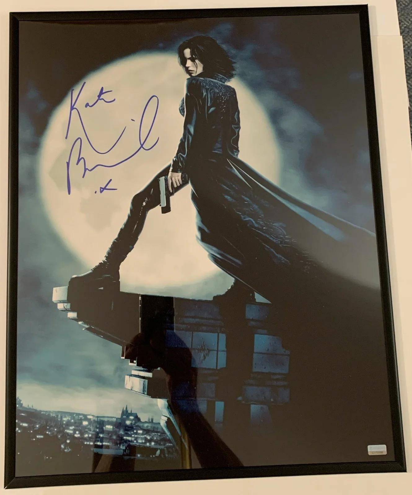 Kate Beckinsale — Kate Beckinsale ‘Underworld’ Original Autographed 16x20 Signed photo CA CoA FSD, изображение 2