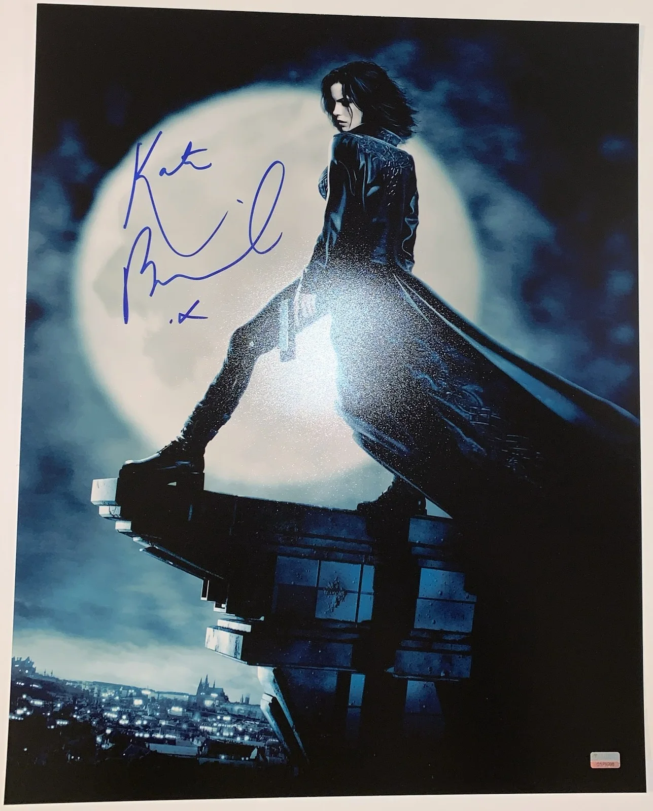 Kate Beckinsale — Kate Beckinsale ‘Underworld’ Original Autographed 16x20 Signed photo CA CoA FSD, изображение 3