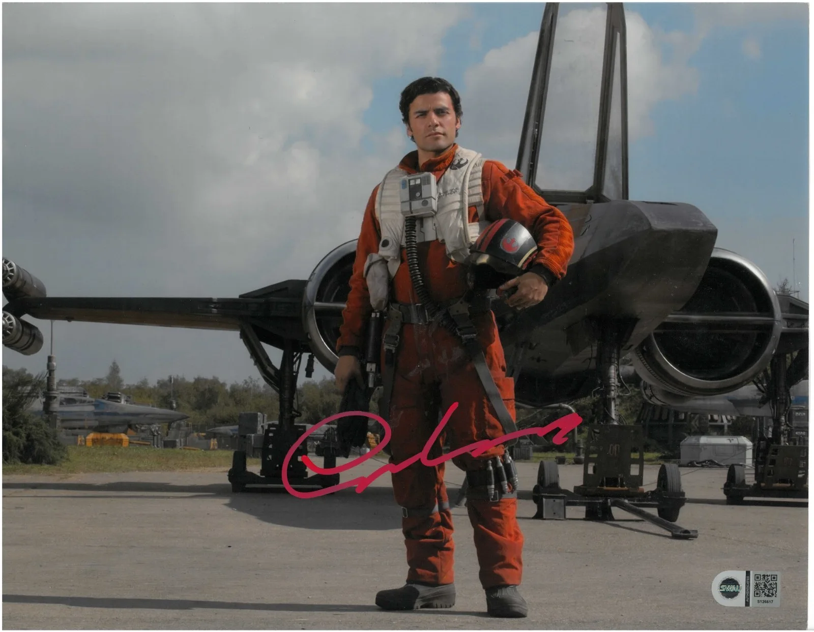 Oscar Isaac — Oscar Isaac Signed 11x14 Photo Poe Dameron Star Wars SWAU Authenticated RARE