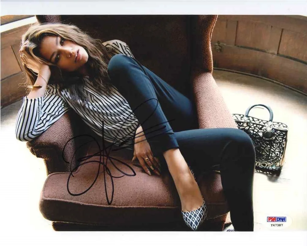 Zendaya Coleman — Zendaya Coleman Spiderman Shake It Up Zapped Signed 8x10 Photo PSA/DNA COA