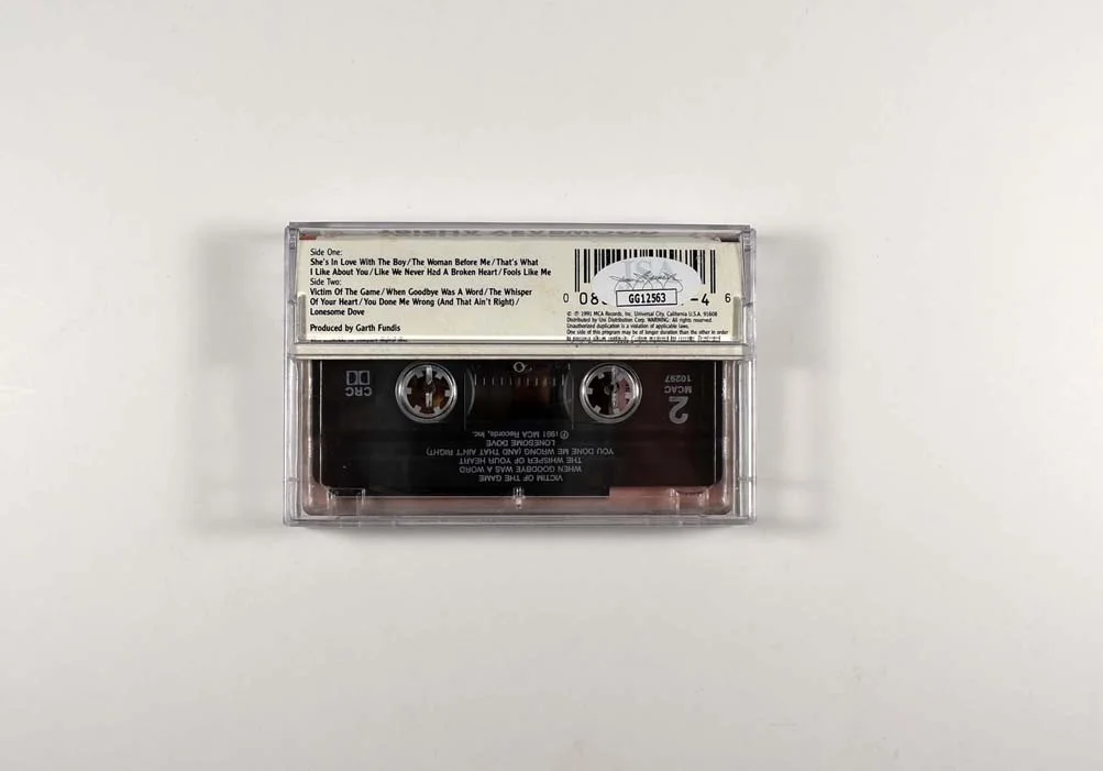 Trisha Yearwood A Collection of Hits Autographed Signed Cassette Tape JSA COA, изображение 2
