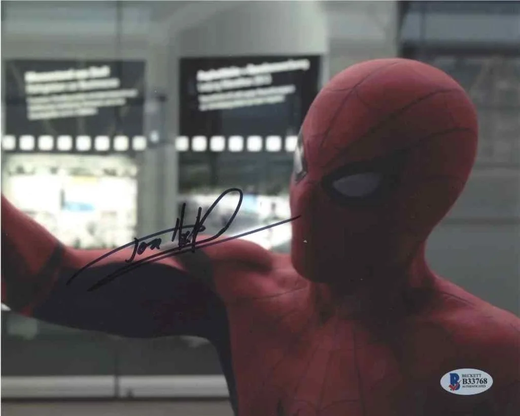 Tom Holland — Tom Holland Spiderman Avengers Autographed Signed 8x10 Photo BAS Beckett COA