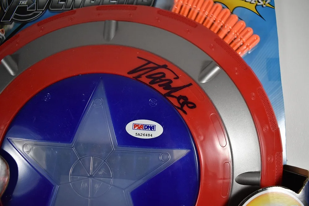 Stan Lee — Stan Lee Captain America Avengers Endgame Auto Signed Blast Shield PSA/DNA COA, image 3