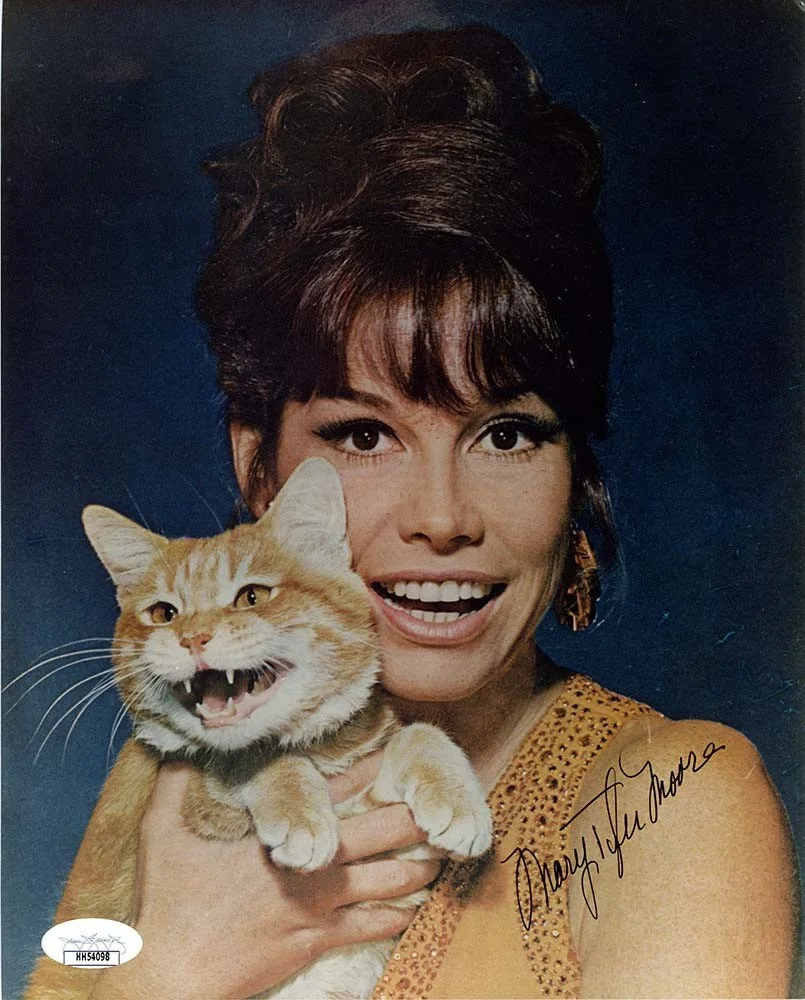 Mary Tyler Moore — Mary Tyler Moore Autographed Signed 8x10 Photo Certified Authentic JSA COA