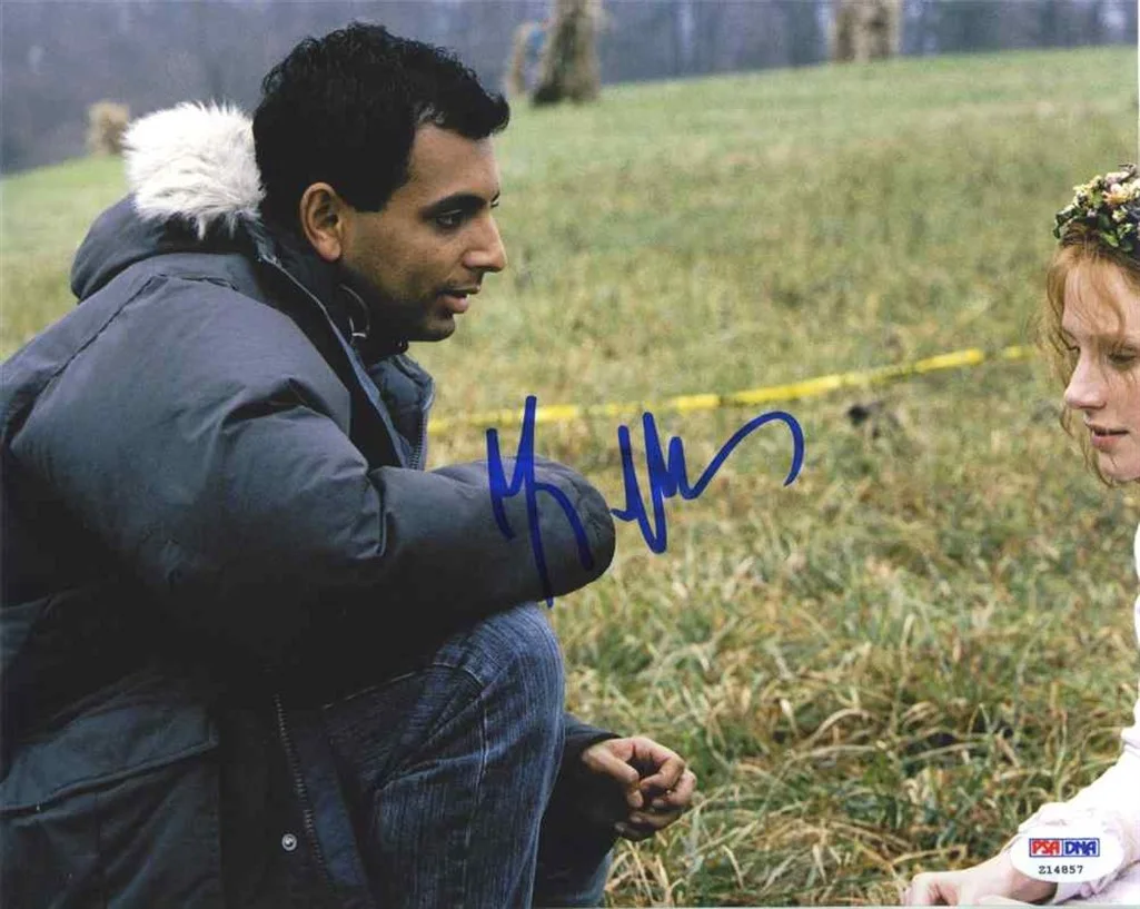 M Night Shyamalan — M Night Shyamalan Autographed Signed 8x10 Photo Certified Authentic PSA/DNA COA