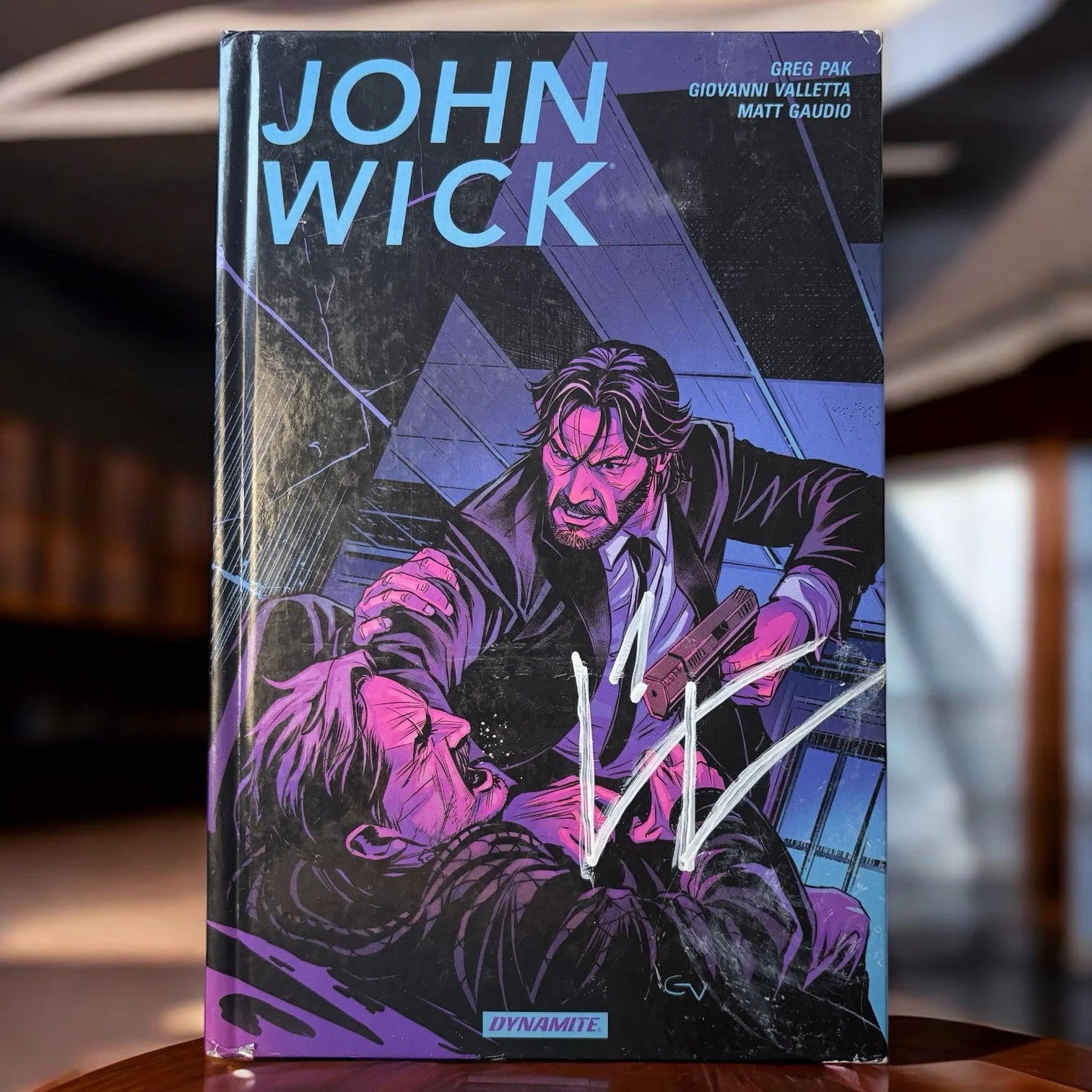 Keanu Reeves — Keanu Reeves Signed John Wick Graphic Novel Hardcover Autograph