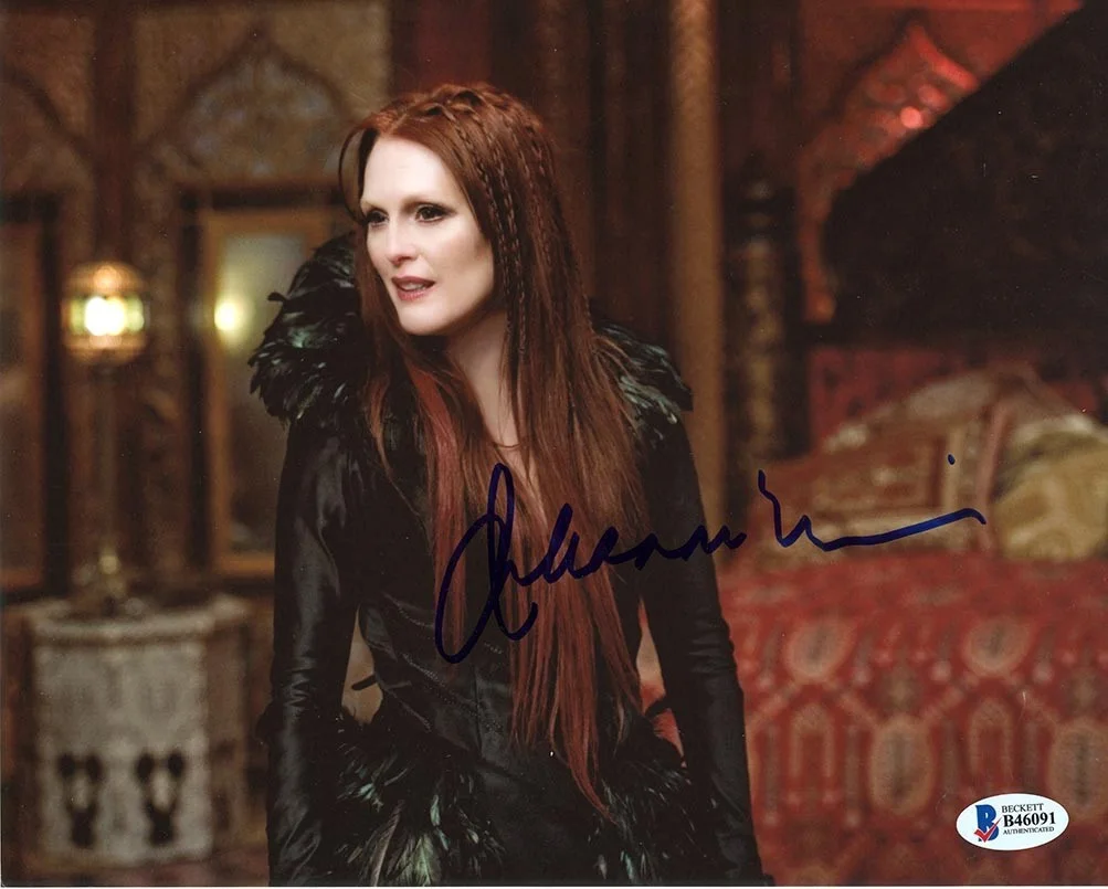 Julianne Moore — Julianne Moore Seventh Son Autographed Signed 8x10 Photo Beckett BAS COA
