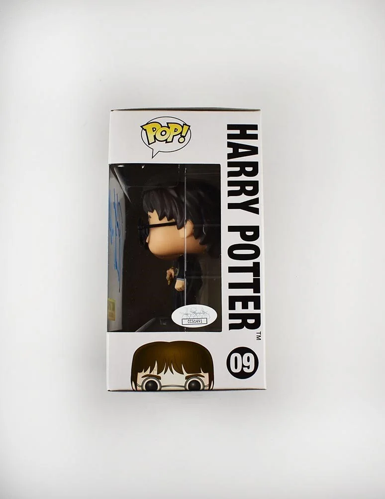 Daniel Radcliffe — Daniel Radcliffe Harry Potter 09 Autographed Signed Funko Pop JSA COA, image 2