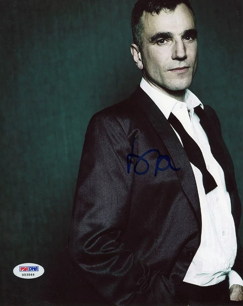 Daniel Day Lewis — Daniel Day Lewis Autographed Signed 8x10 Photo Certified Authentic PSA/DNA COA
