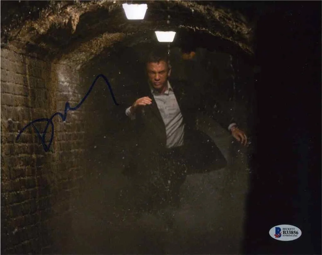 daniel craig — Daniel Craig James Bond 007 Autographed Signed 8x10 Photo BAS Beckett COA