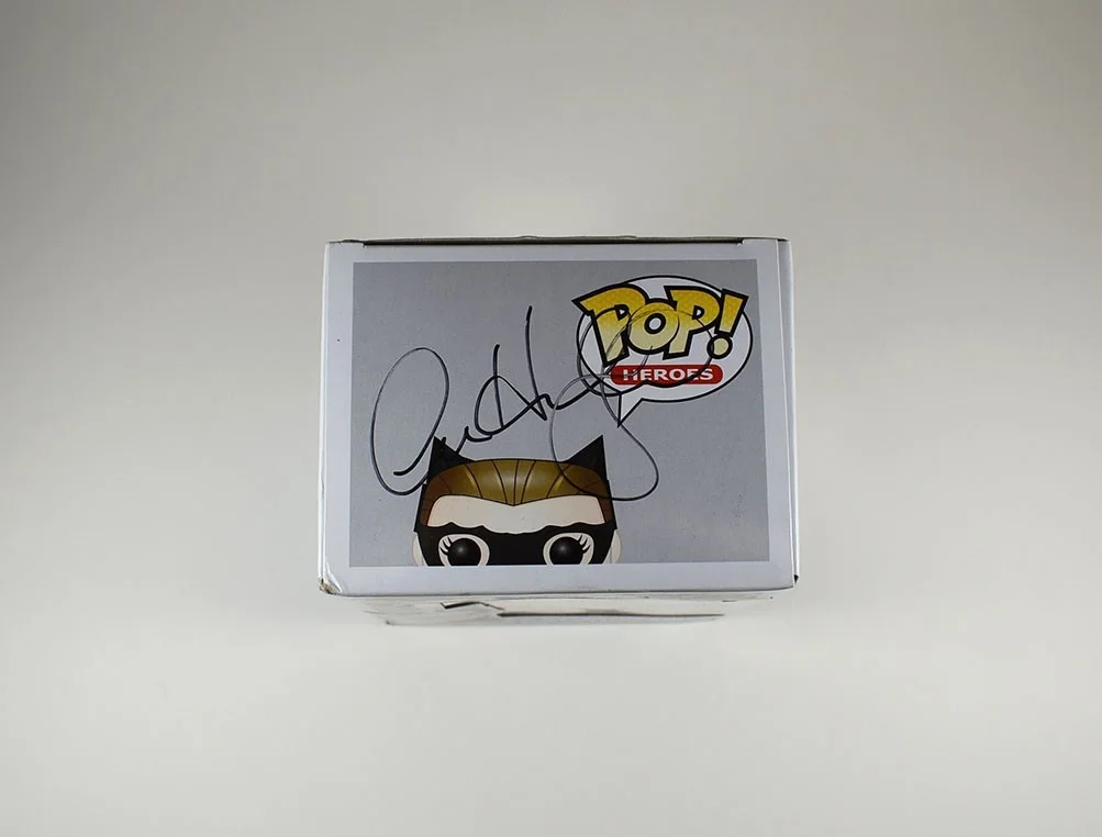 anne hathaway — Anne Hathaway Batman Dark Night Catwoman Autographed Signed Funko Pop PSA COA, изображение 2