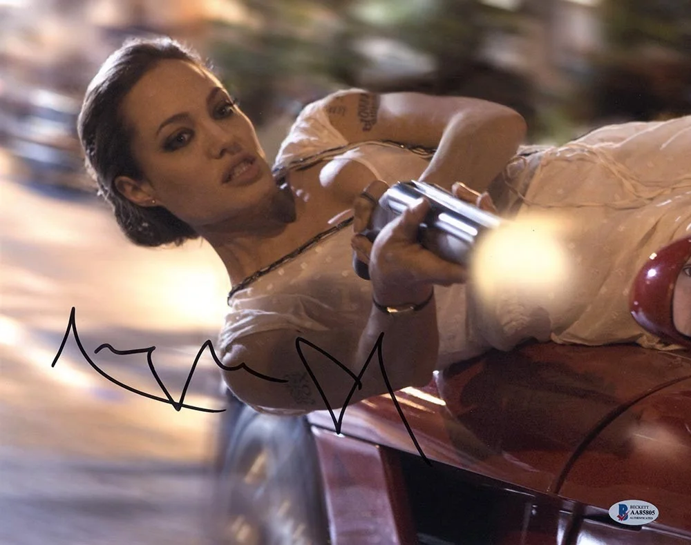 Angelina Jolie — Angelina Jolie Wanted Autographed Signed 11x14 Photo Certified Authentic BAS COA